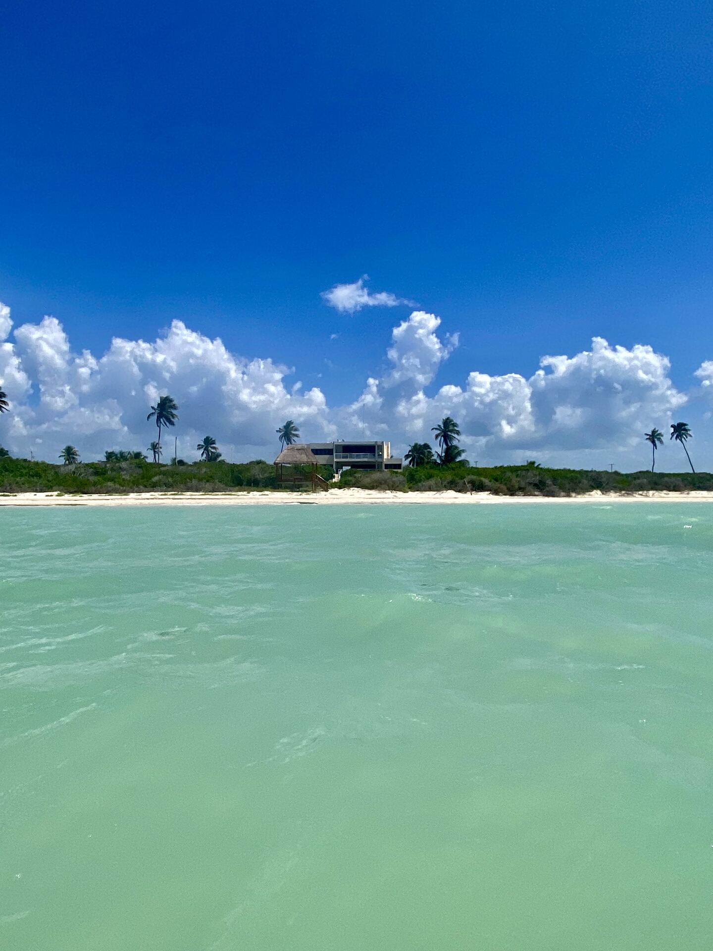 Casa Sisal vista desde el mar, Sisal, Yucatán